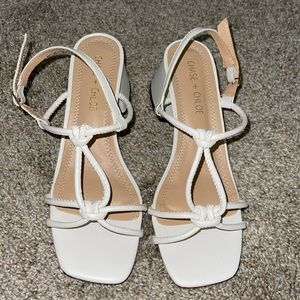 White bridal sandals with short chunky heel - size 6 NEVER WORN